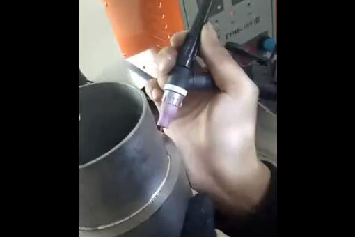 鐵制品圓弧焊接不變形焊點白亮